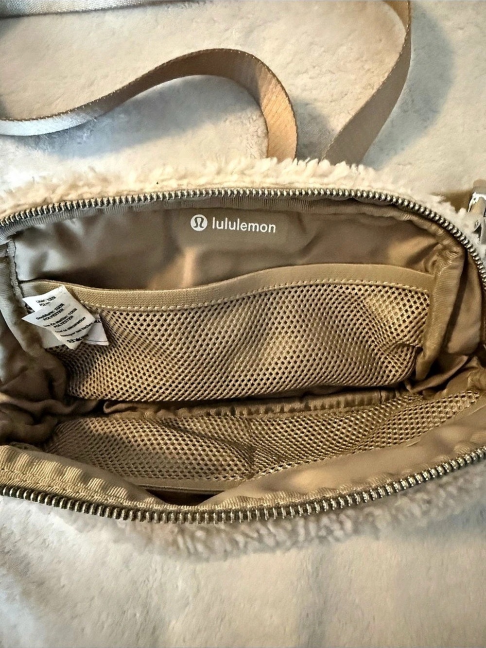 lululemon Everywhere Belt Bag 1L Fleece Beige - Picture 3 of 9
